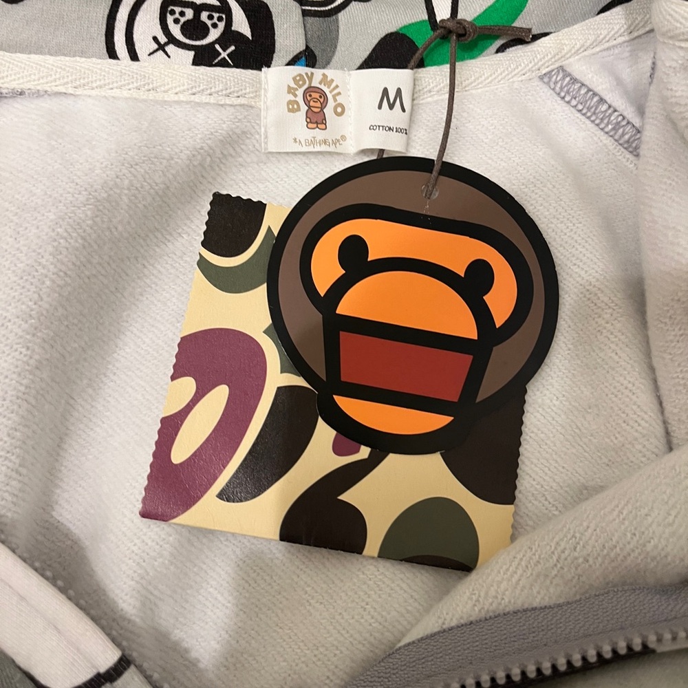 BAPE × KAWS Milo Animal Kingdom full zip hoodie NIGO A Bathing Ape Size M - Picture 4 of 9